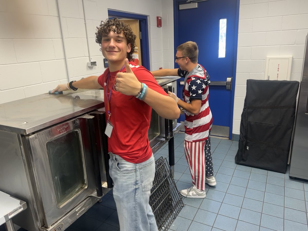 thefalions's tweet photo. Mrs. McCleary's Family & Consumer Science students rolled up their sleeves to clean, sanitize, & prep their new kitchen equipment. We’re excited to see these stations come to life as students practice recipes, kitchen management, & hospitality!
#FAisFamily #FATilden https://t.co/45hmmHePUy
