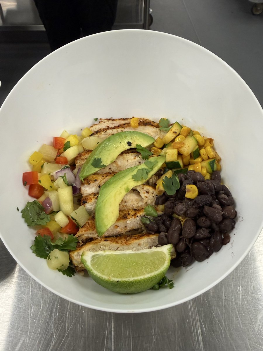 mannydlc2's tweet image. My job is so hard! 😉
I taste tested these beautiful dishes for my culinary arts students. Way to go kiddos! #ElevateEverything