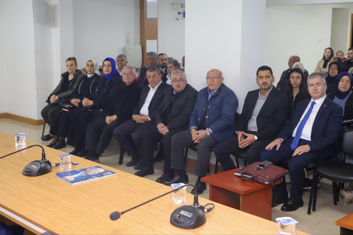 Bu akşam AK Parti İl Yönetimi, Merkez İlçe, Gençlik kolları, Kadın kolları ve teşkilat mensuplarıyla “Beden dili ve protokol kuralları” hakkında konuştuk. Başta İl Başkanımız Sayın Turgay ŞAHİN Beye ve emeği geçen herkese teşekkür ediyorum.