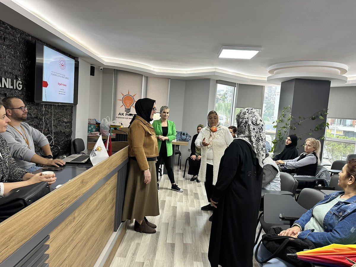 #AileYılı kapsamında “Özel Gereksinim Grupları Engelli Hakları” konularında seminer düzenlenmiştir. Eğitmenimiz sosyal çalışmacı Tülay Şahin hanımefendiye anlatımı ve desteği için teşekkür ederiz.

Sema YURTTUTAN SİVRİ
Ak Parti Kuşadası İlçe Kadın Kolları Başkanı