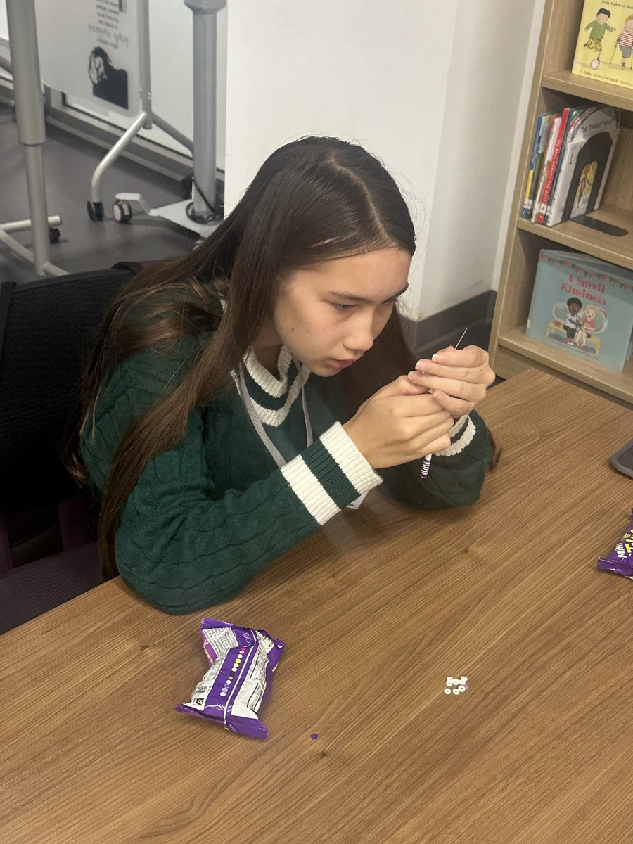 sburtrisd's tweet image. The @ForestMeadowMS TOPS club spent the afternoon making friendship bracelets for new Chargers who enroll💜 This is what the FMMS culture is all about-kindness, connection &amp;amp; community! #chartingourcourse #DreamBigRISD