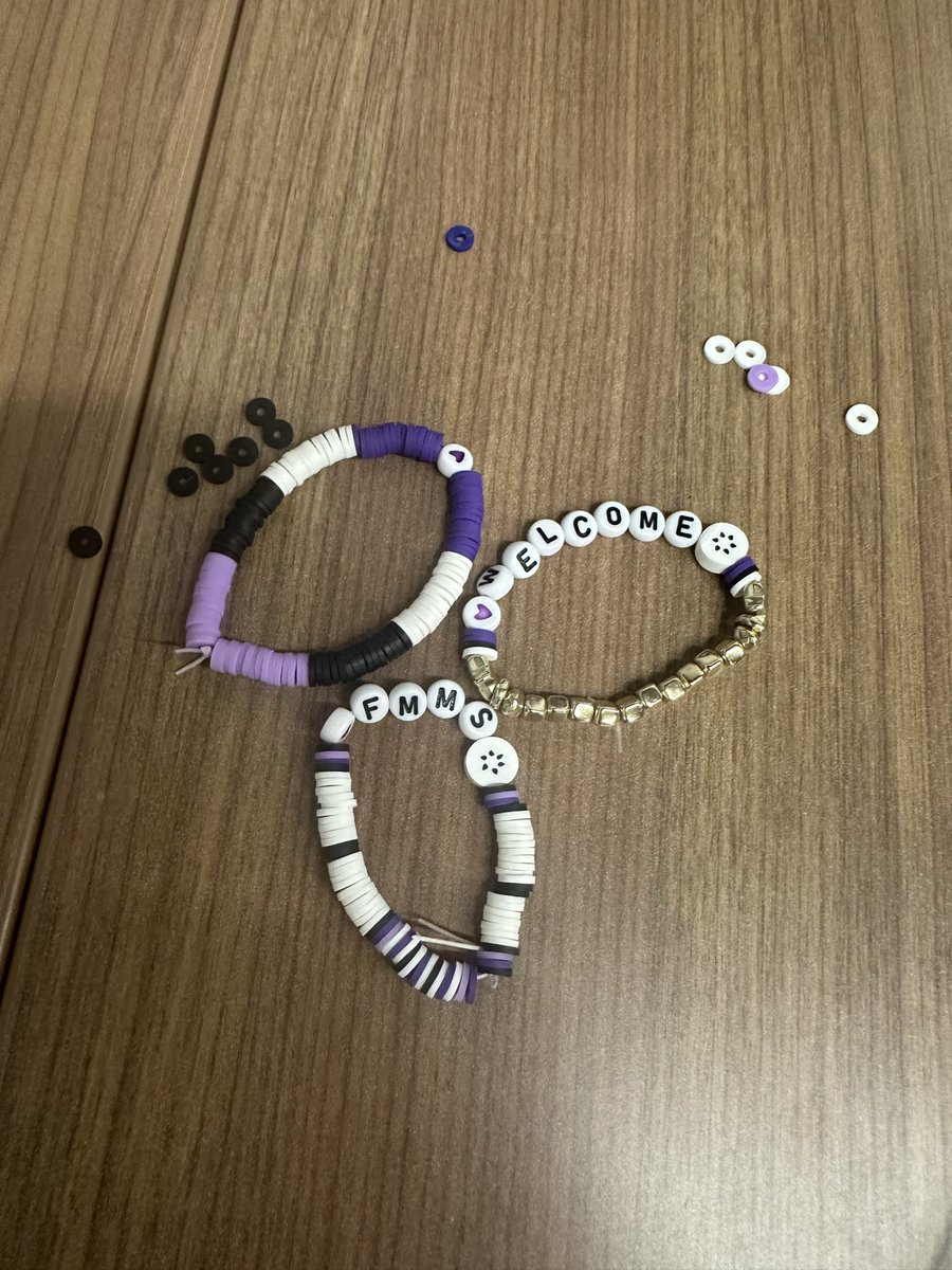 sburtrisd's tweet image. The @ForestMeadowMS TOPS club spent the afternoon making friendship bracelets for new Chargers who enroll💜 This is what the FMMS culture is all about-kindness, connection &amp;amp; community! #chartingourcourse #DreamBigRISD