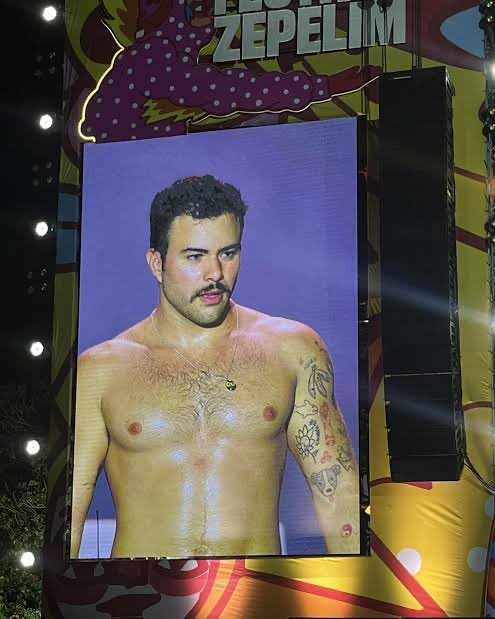 O multiverso dos vocalistas sem camisa se colidindo 🗣️

LAGUM NA ABERTURA DE IMAGINE DRAGONS