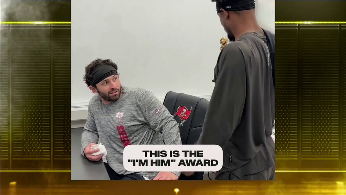 "MVP" Tez Johnson presented Baker Mayfield his HIMMY Award 🏆 