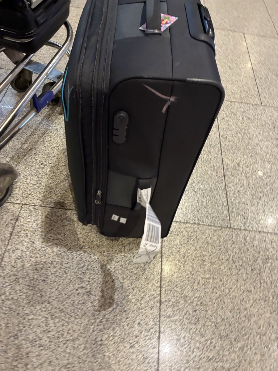 20_harsh's tweet photo. This is how luggage is “painted” &amp; spoiled by airport customs department for their “random checking”

&amp; when I asked custom officer as to why do they “paint” &amp; not put a sticker for such checks then he told us “sir procedure” 👎😡

@nsitharamanoffc @narendramodi @JM_Scindia https://t.co/qmaWir0WvB