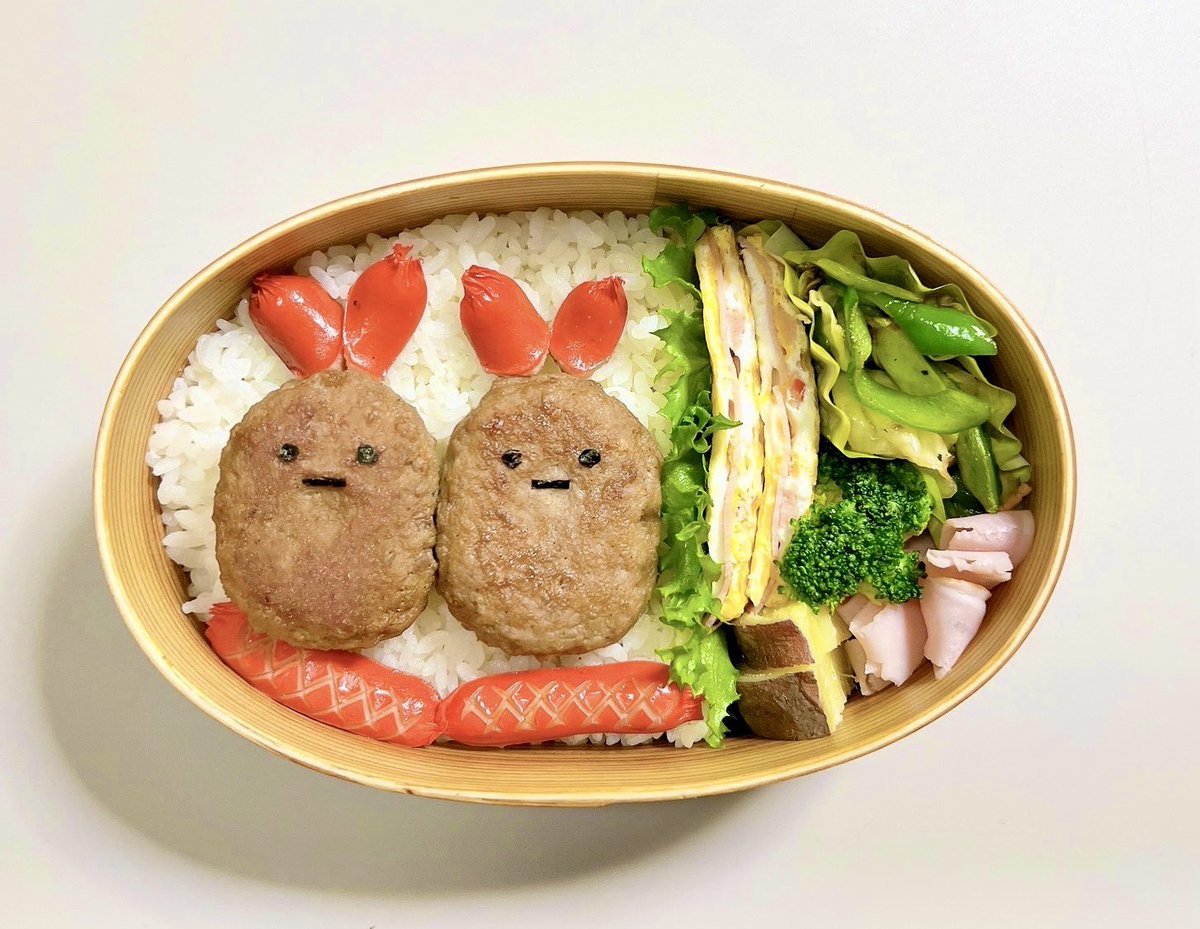 yamafumishioT's tweet image. えびふらいのしっぽ弁当を作りました🍱
すみっコぐらしのえびふらいのしっぽです🍤ハンバーグと赤ウインナーで作りました😚
・ハンバーグ
・赤ウインナー
・野菜炒め
・さつま芋
・ハム
・ブロッコリー
・ハム入り卵焼き
・レタス
ソースは別入れ
🍳藤崎ッチン
#弁当 #弁当作り #すみっコぐらし弁当