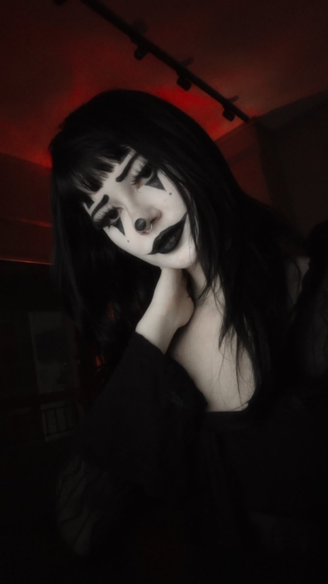 lBoobies's tweet photo. 🤡🎃 https://t.co/G9EyHOQfPd