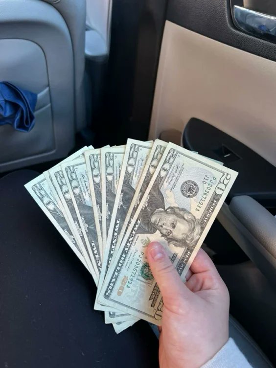 emmafndm's tweet photo. I just received Initial tribute from Anonymous via Throne. Thank you! https://t.co/DPKi3HXtBA #Wishlist #Throne https://t.co/cNMYZUjyZB