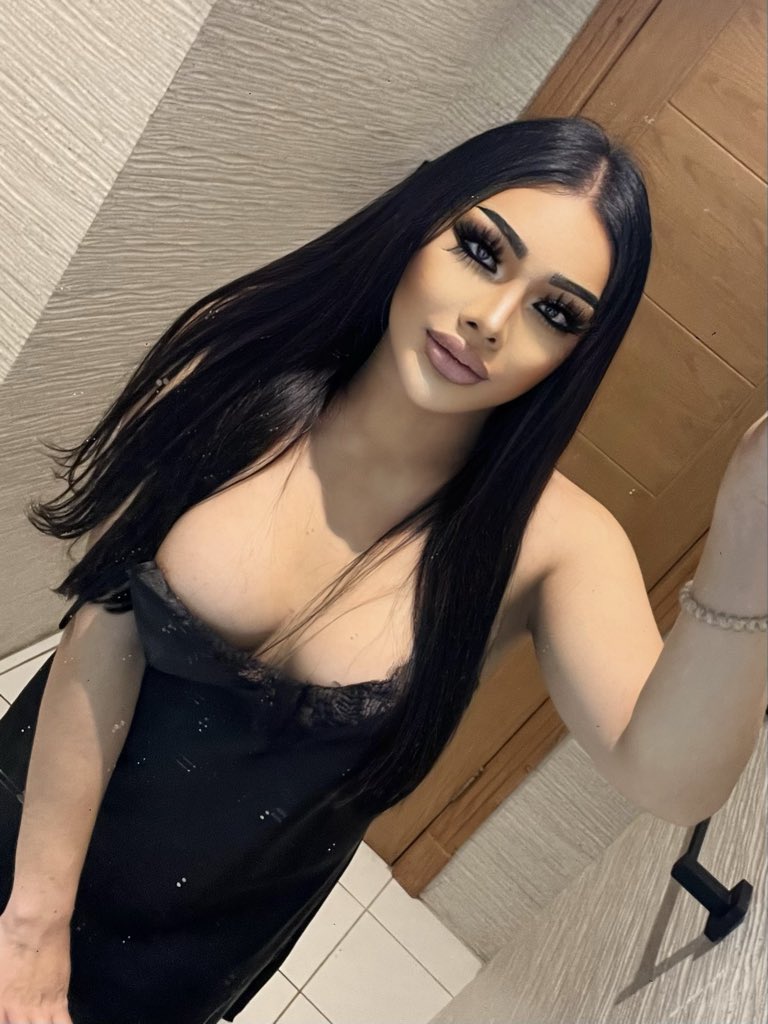 uddber's tweet image. #ladyboy_jeddah
#ladyboy_both_in_jeddah