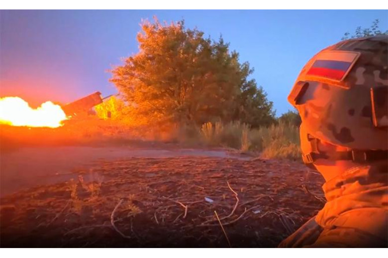 RusDneprRU's tweet image. rusdnepr.ru/defence24-est-… Defence24: «Есть риск полного окружения украинских сил в Купянске». Константин Ольшанский. 19 октября 2025 г.
Украинские войска спешно покидают зону возможного котла в центре города