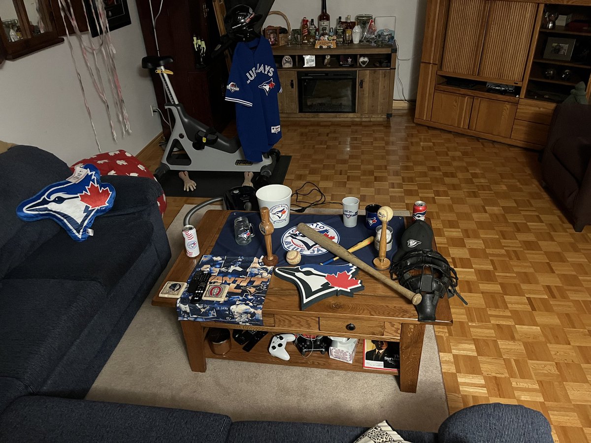 I will have no problem cheering for this “Toronto” sport franchise in a game 7 tonight to make their sports final. Blue Jays not  really seen as a Toronto team to be fair but more like Canada’s team. Love Vladdy but questioning today’s wardrobe!
Let’s go Jays!