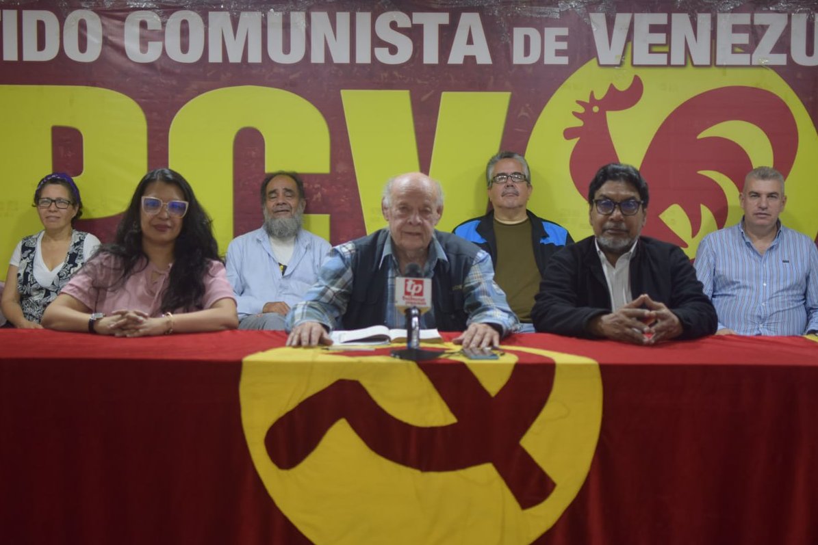 PCV_Venezuela's tweet image. #RuedaDePrensa PCV rechaza autorización de Trump a operaciones de la CIA en Venezuela y denuncia política entreguista de Maduro

“Nadie que conozca la historia de América Latina puede creer que la CIA vaya a liderar una operación antinarcóticos”

📰Más detalles…