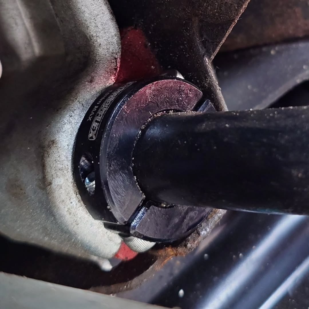 The secret of perfect ARB location… Unlocked in one simple fitment by @ceetwovts 🤟🏼

Our Lateral Support Clamps are available for a wide range of ARB diameters, and are available from most Powerflex dealers. 

💜💛🔧🛞