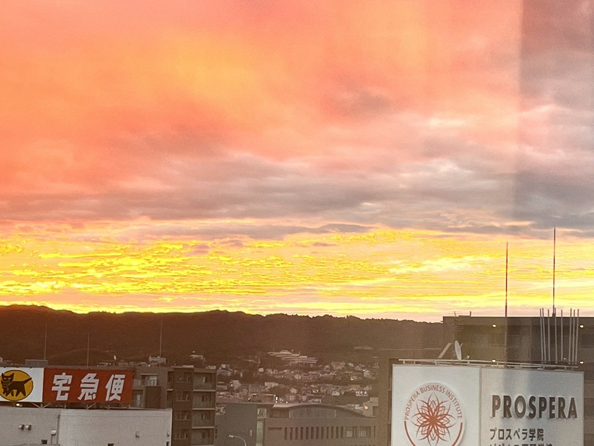 おはようございます☁️

今朝いつもの時間に本業出社！

工場入ってさむ〜！
昨日まで暑〜いって言ってたのに

まぁ10月下旬だから
当たり前だよね🤭

冬が一歩ずつ
近づいているのね🤗
#mikoron