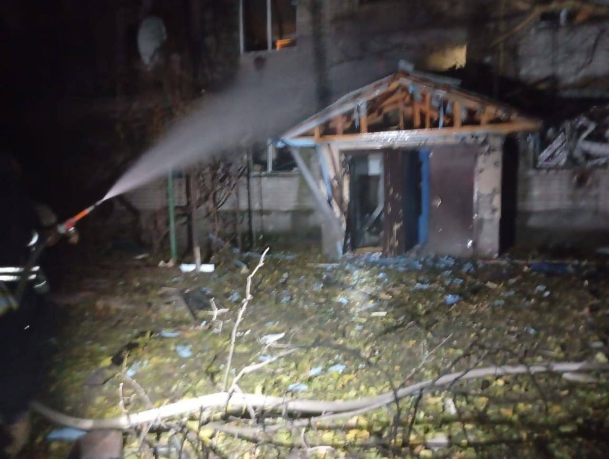 RusDneprRU's tweet image. Погибших и пострадавших нет.
(из Telegram-канала &quot;Днепропетровский дневник&quot; 20 октября 2025 г., 10:34) 
Еще  10 октября 2025 г. мы писали, что супермаркет &quot;АТБ&quot; в Покровском  готовится к закрытию. Поэтому сожалеть о том, что он сгорел этой ночью -  точно не стоит...