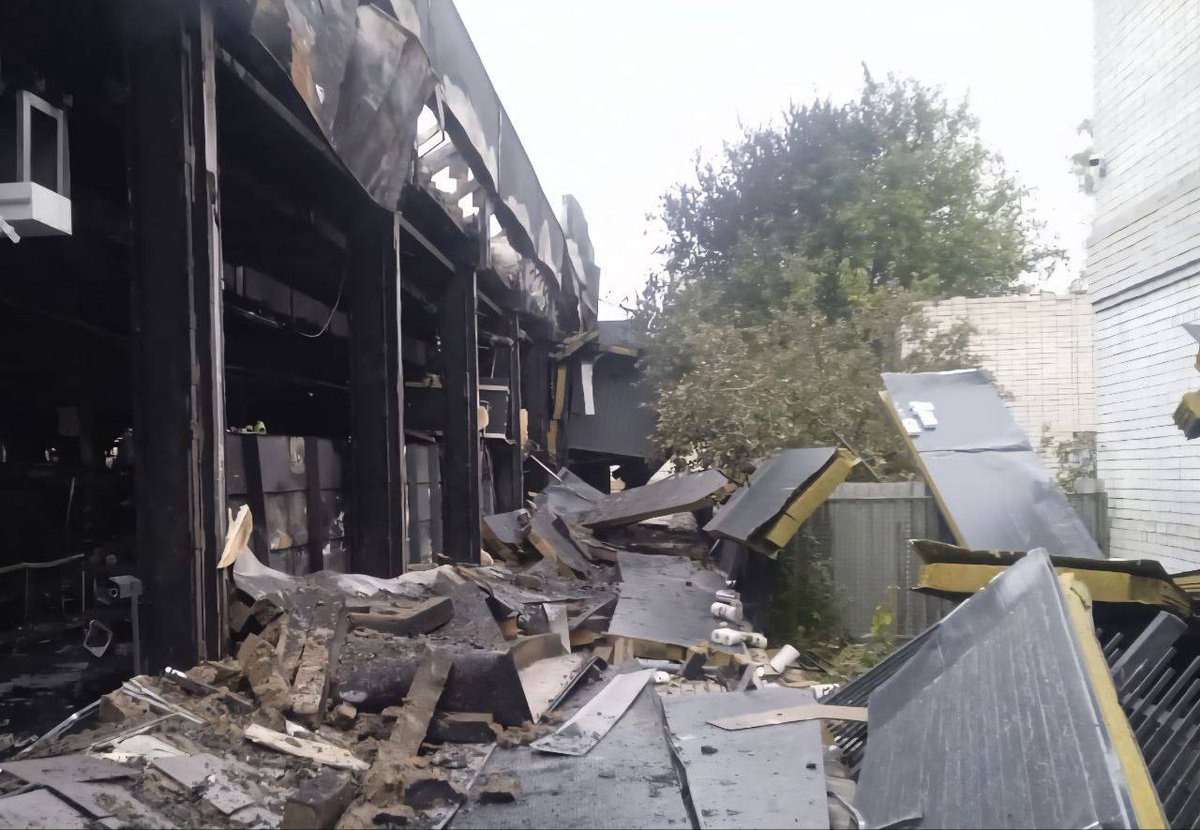 RusDneprRU's tweet image. Погибших и пострадавших нет.
(из Telegram-канала &quot;Днепропетровский дневник&quot; 20 октября 2025 г., 10:34) 
Еще  10 октября 2025 г. мы писали, что супермаркет &quot;АТБ&quot; в Покровском  готовится к закрытию. Поэтому сожалеть о том, что он сгорел этой ночью -  точно не стоит...