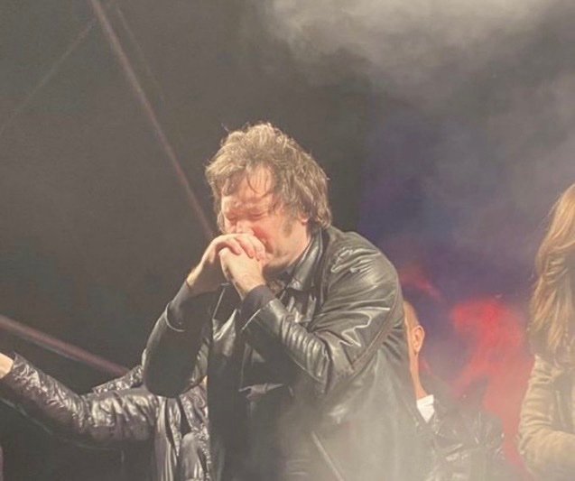 "NO ME DEJEN SÓLO EN ESTO, AYÚDENME A SALVAR EL PAÍS"

#YoVotoLLA