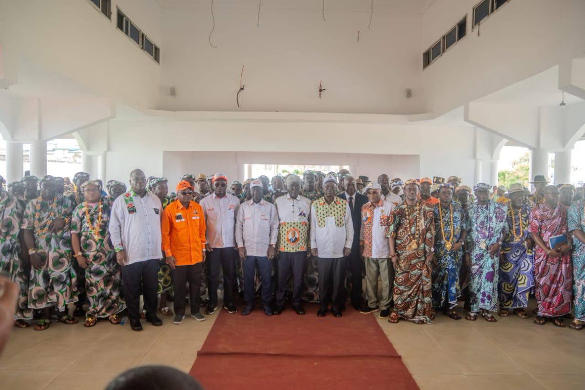 semadamabictogo's tweet photo. Aujourd’hui à Songon-Dagbé, j’ai pris part, aux côtés du premier ministre Dr Beugré Mambé et du conseiller spécial à la présidence M. Jeannot Ahoussou-Kouadio, à une rencontre pleine de symboles, au cours de laquelle 60 chefs #Atchan et 35 chefs #Akyé ont réaffirmé leur engagement pour des élections apaisées et leur adhésion à la vision du Président Alassane Ouattara, celle d’une Côte d’Ivoire stable et grande.
Je salue la sagesse et la clairvoyance de nos chefs, et j’exprime mon admiration au Dr Beugré Mambé pour son implication constante et son leadership aux côtés des chefs atchans et Akye.