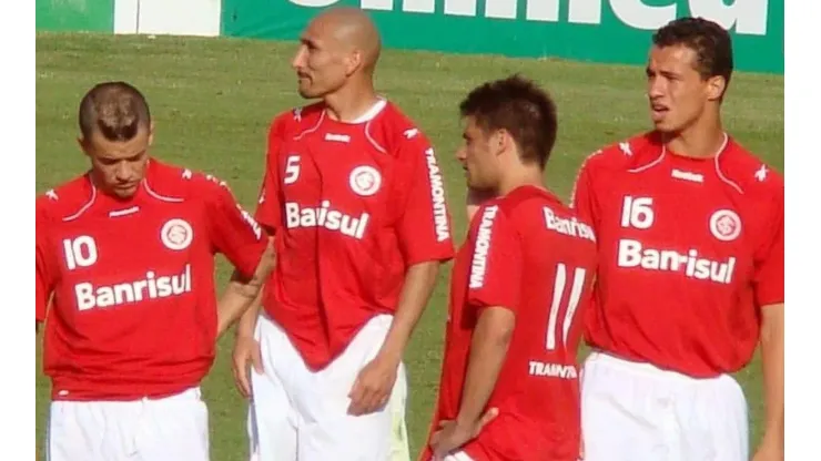 CARREGOU AI? A foto é tão pesada que a gente está aguardando carregar até agora.

D'Alessandro, Guiñazu, <a href="/rafaelsobis/">Rafael Sobis</a> e Leandro Damião.