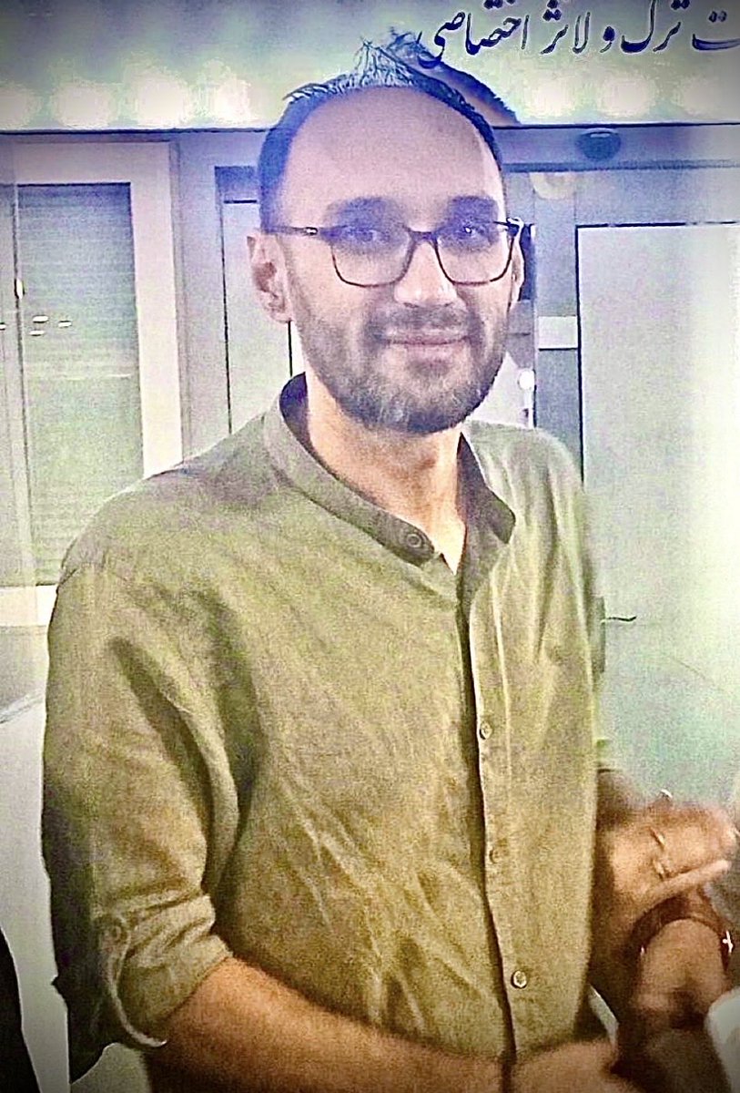 ۳۰۵، سیصد و پنجمین روز بازداشت #اميرحسين_موسوی هم رسید، صداش هستیم تا ضحاکیان آزادش کنن و ما دوباره این چشمهای غمگین رو شاد ببینیم