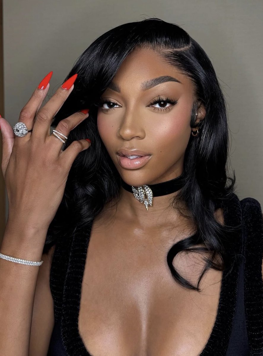 still not over this look from angel reese at the a house of dynamite premiere 😍
