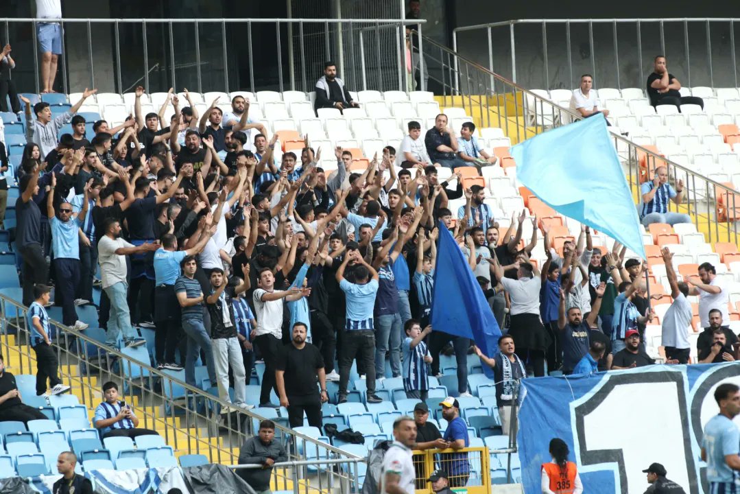 Vay be nereden nereye, koskoca şimşekler grubu resmen çöktü, kulüple birlikte grup da artık bitti. Ne Demirspor eski Demirspor, ne şimşekler grubu eski şimşekler grubu; bölündük, parçalandık, yok olduk.
