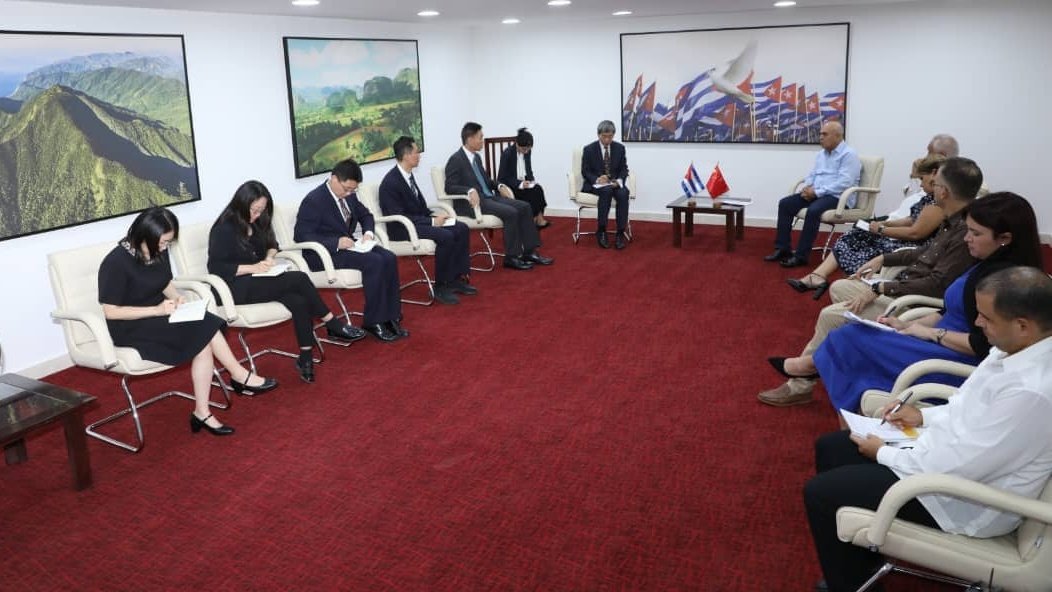 Sostuve cordial encuentro con Li Zongyuan, director general del Museo de Historia PCCh. Agradecí su presencia en el I Festival Granma Rebelde. 
Compartimos la voluntad de desarrollar la colaboración interpartidista en la preservación de la memoria histórica.