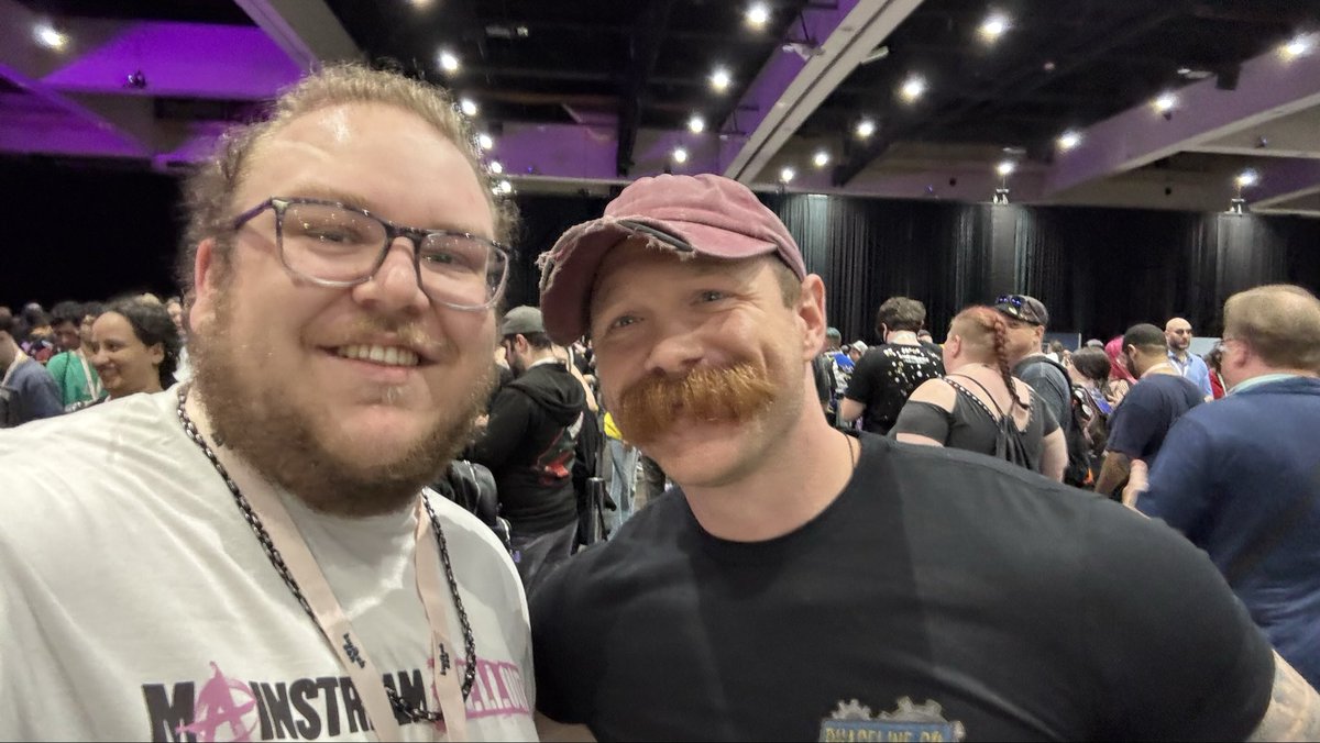 TheGeekSlays's tweet image. Sometimes you meet cool people while standing in line!