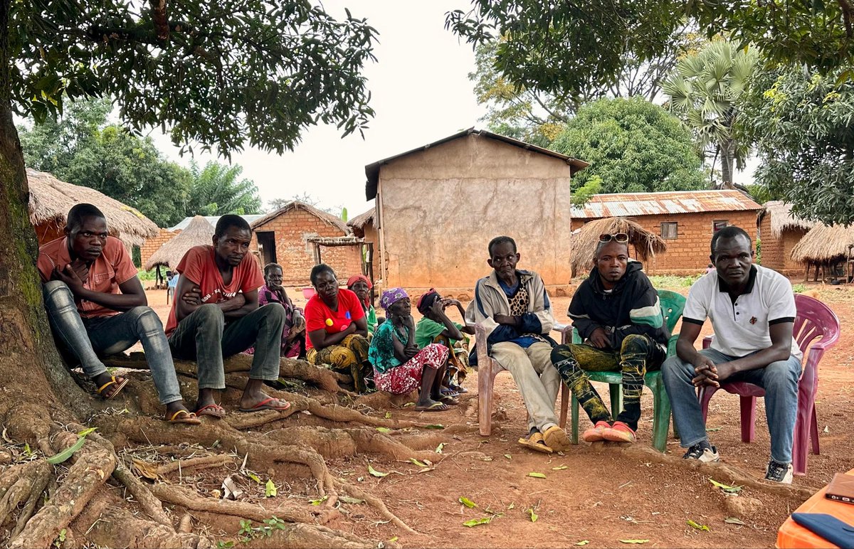 onufemmesrca's tweet image. Les chefs traditionnels de 𝐁𝐄𝐖𝐈𝐋𝐈 et 𝐃𝐈𝐊𝐀 (Préfecture de Nana Mambéré) ont échangé avec l’équipe de la consultation des communautés sur la chefferie traditionnelle sensible au genre et ont partagés les pratiques ancestrales de #Dika_Ndole et de #Gbayouk.