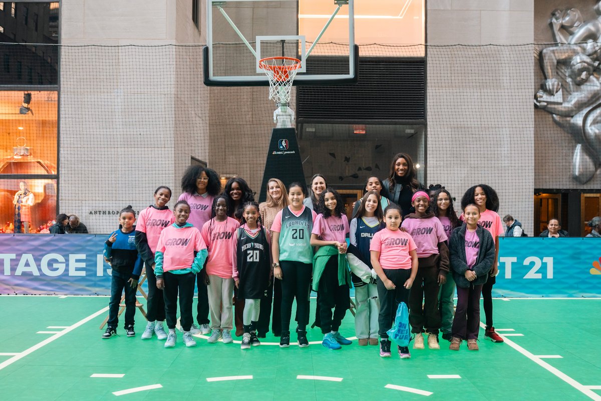 OnHerTurf's tweet image. Thank you to everyone who came to the In Her Court Panel during 30 Rocks at 30 Rock to hear our amazing panelists talk their journey and favorite parts about being in the sports media industry!

Maria Taylor - FNIA/NBAonNBC Studio Host
Sara Zuckert - SVP, Head of the NBA App at…