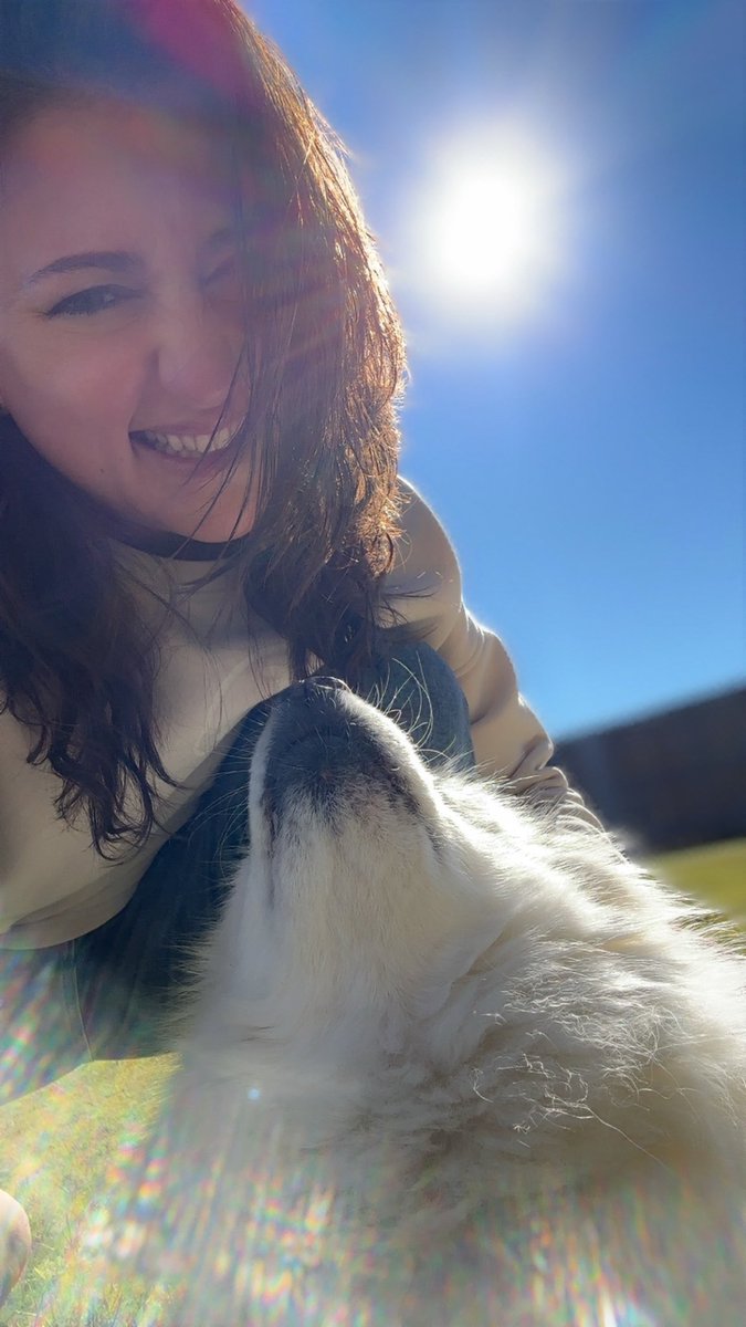 The_ChameleonM3's tweet image. Sometimes the best therapy is sunshine and a dog who thinks you hung the moon. 🌾💛

#SimpleJoys #DogMomLife #SunshineTherapy #GoldenHourVibes #RealLifeMoments #GratefulHeart #MindfulLiving #NatureHeals #EverydayPeace #GroundedAndGrateful