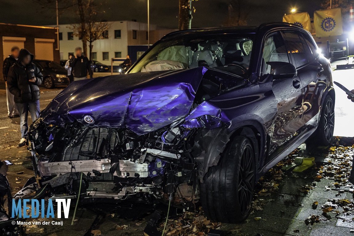 Bestuurder veroorzaakt ravage op Strickledeweg in Schiedam