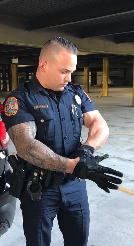 Some twinkcop means business...  #GayCops