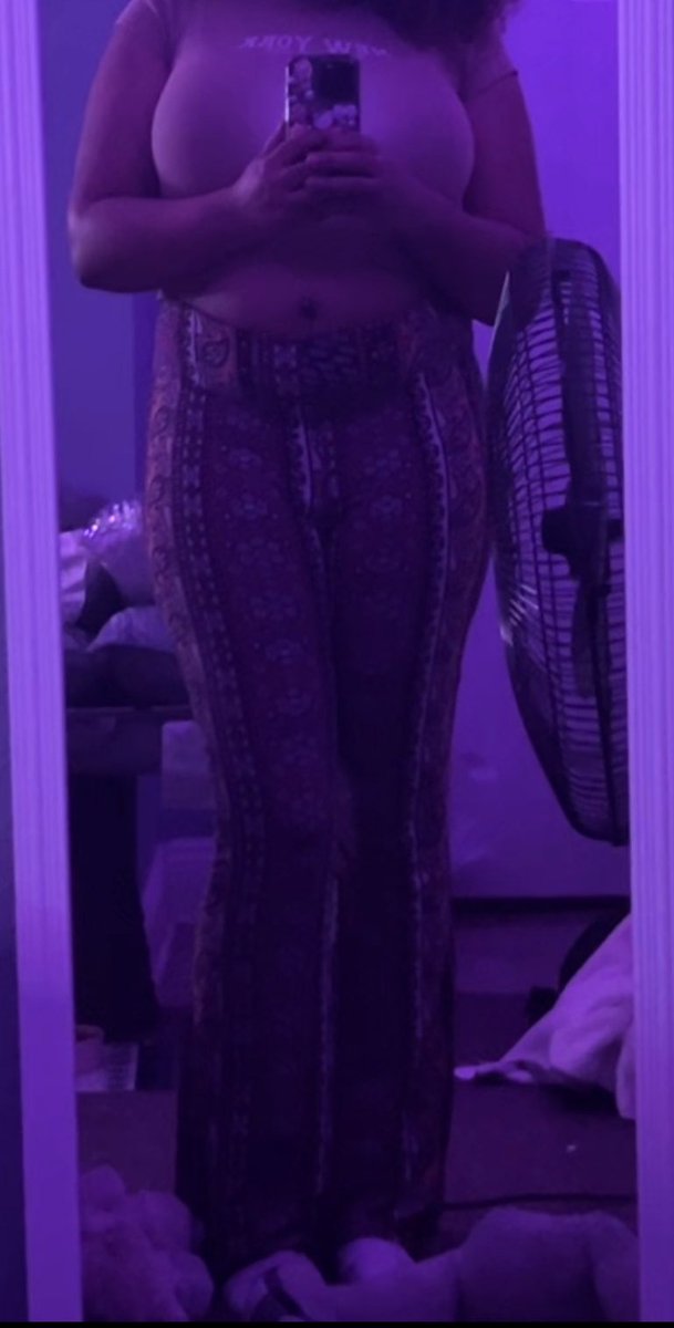 TheKinkyKittyyy's tweet photo. Not new to #NSFWTWT 💋
Just finally stepping into my full power.

• 20 | she/her
• Bi | Switch (mostly sub, occasionally your downfall)
• Pierced | No tats yet | Curly-haired problem
• Mix of praise, degradation, and power play
• Lover first, menace second 💫

♡ + 🔁 moots https://t.co/TVFlBXZDSZ