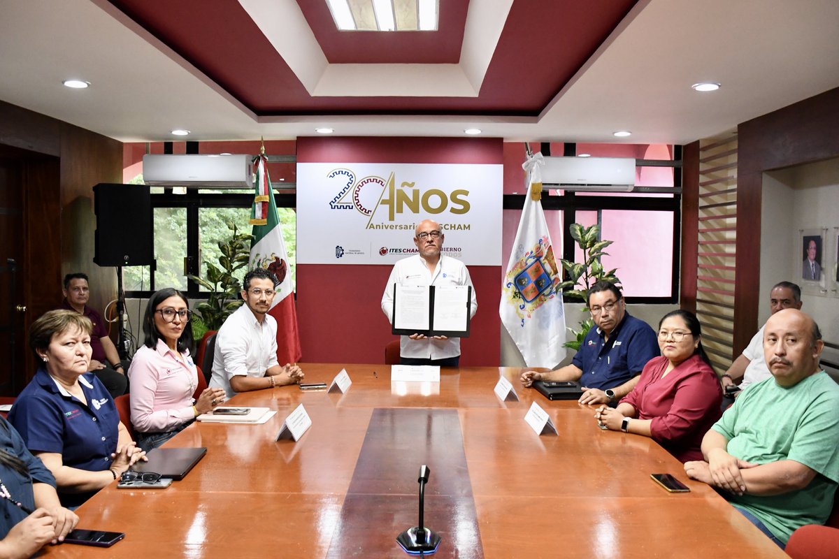 IteschamOficial's tweet photo. El ITESCHAM y el Instituto Humane firmaron convenio para impulsar la internacionalización, el desarrollo académico de estudiantes y el profesionalismo docente.  Estuvo presidido por el Mtro. Carlos Manuel López Blanco y el magíster Javier García Gutiérrez. @HumaneNegocios https://t.co/zGHCawtPfz