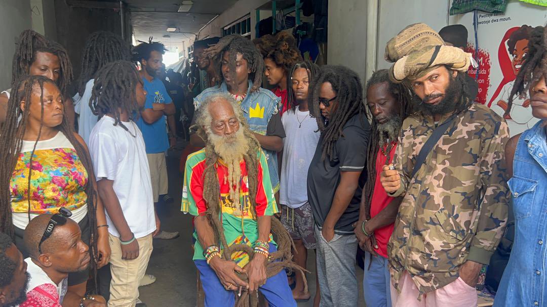 ‘’My hair is nappy, my dick is big, my nose is round and wide You hate me don’t you? You hate my people, your plan is to terminate my culture You’re fuckin’ evil I want you to recognise that I’m a proud monkey…’’

#KendrickLamar