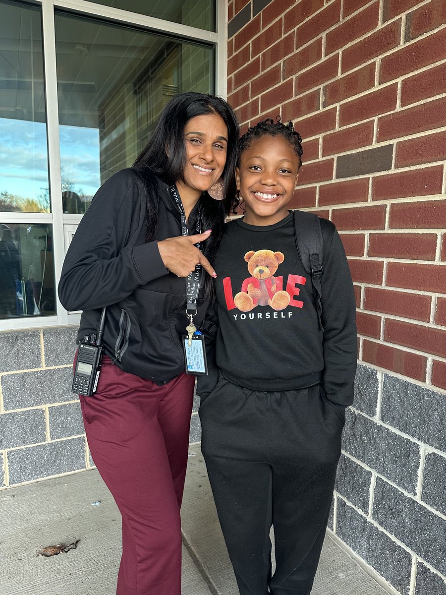 SoniaMatthew2's tweet image. We got to wear our comfy clothes today and when I see messages like this, they already know I get excited. 🤩 It’s in these moments as assistant principals that we create connections that matter. #ProudAssistantPrincipal #Self-Love ♥️