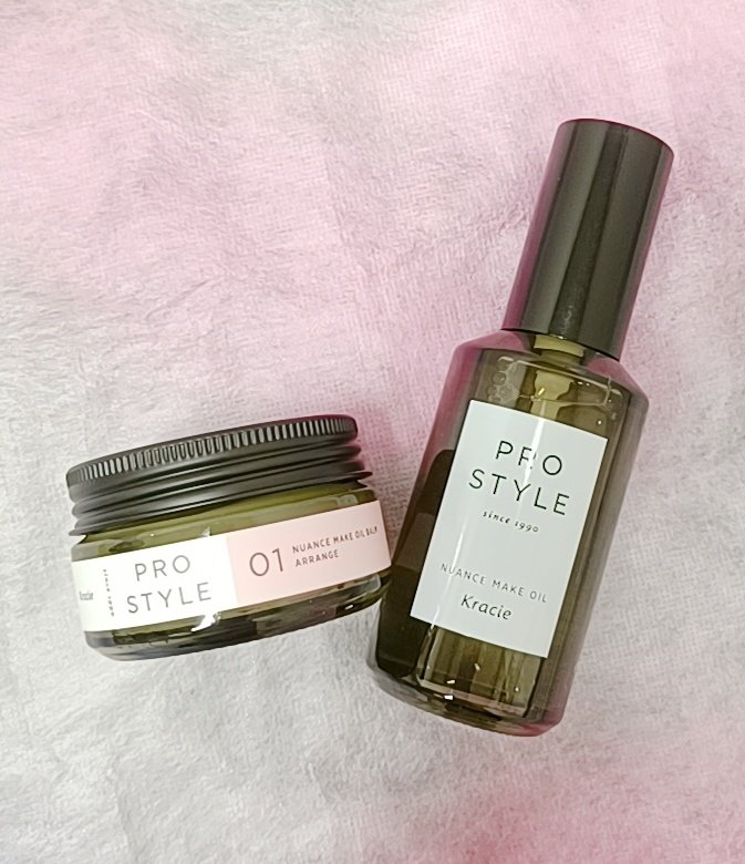 milk629's tweet image. シティーリビングからもらったプロスタイル✨
オフィスのみんなでお試し♡
💎ニュアンスメイクオイルバーム
しっとり質感で前髪やサイドの束感アレンジできるよ✨
💎ニュアンスメイクオイルは軽くてベタつかない💇‍♀️
両方ともツヤツヤのグロス効果もあるよ💗
香りも爽やか😻
#PROSTYLE