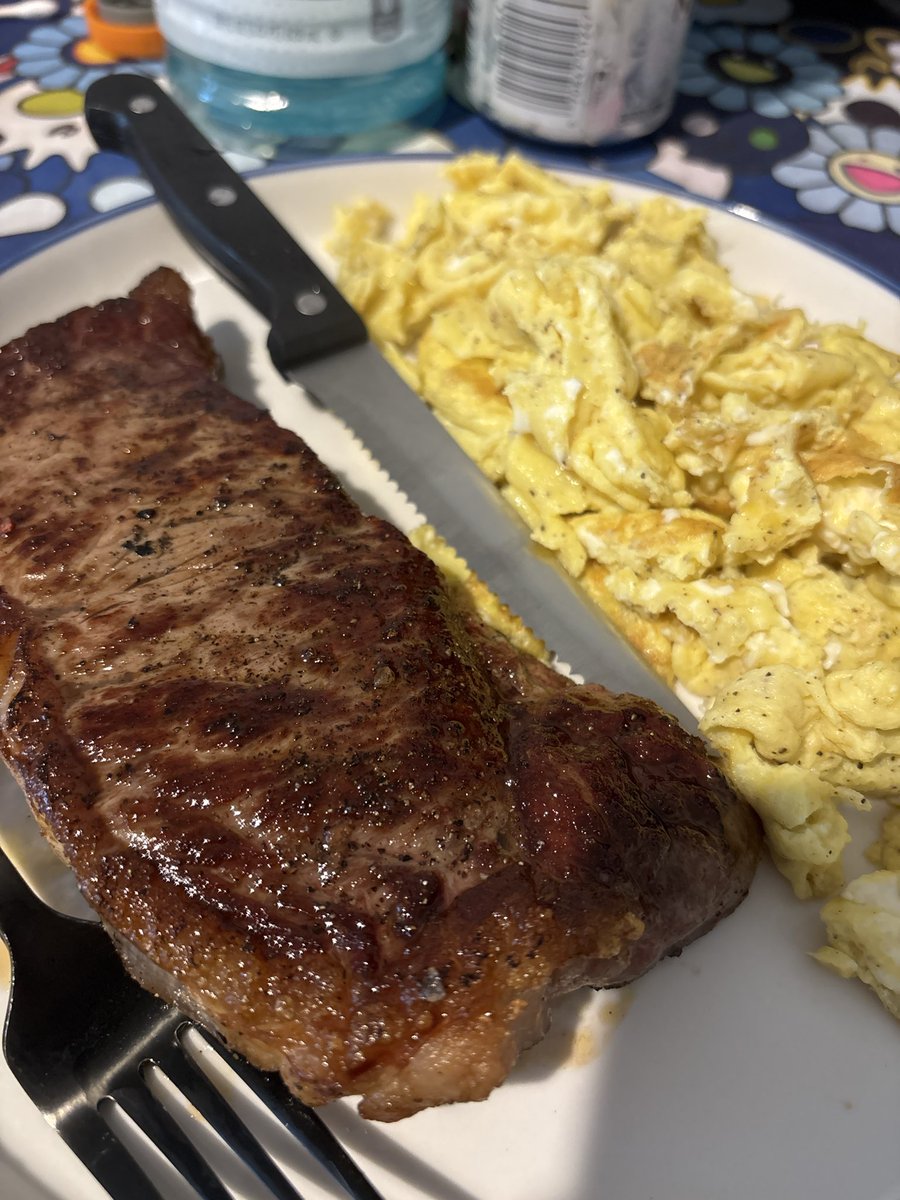 Roarwtf's tweet image. Day 1 of locking in and ONLY eating clean