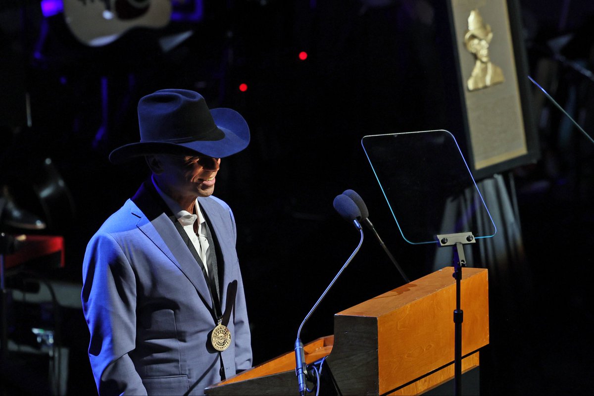 Last night, we got to witness something truly special — @KennyChesney’s induction into the Country Music Hall of Fame. His songs, his spirit, and the way he’s touched so many fans — what a privilege it is to work alongside someone so special. Congratulations to a true icon!