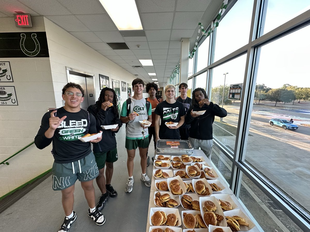 ARLINGTON FOOTBALL (@ahscoltfootball) on Twitter photo Big Shoutout to <a href="/SmallsSliders/">Smalls Sliders</a> for the food donation for our players and coaches today after practice!! Big Shoutout to <a href="/SmallsSliders/">Smalls Sliders</a> for the food donation for our players and coaches today after practice!!