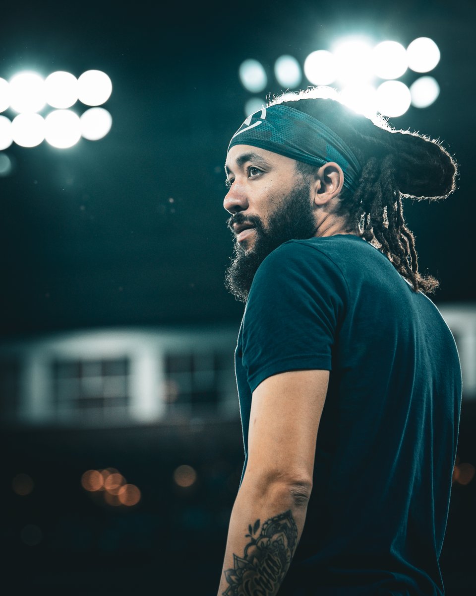 Mariners's tweet image. Under the lights. #SeizeTheMoment