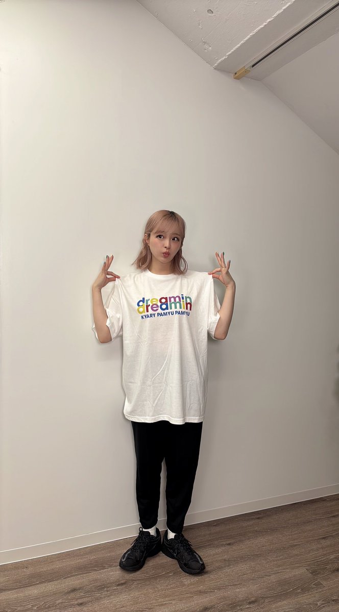 きゃりーぱみゅぱみゅ (@pamyurin) on Twitter photo グッズの着画です
KPP dreamin dreamin ロゴTシャツ
黒Lサイズ /白XLサイズ
(Mサイズの着画は少々お待ちください💦)
#dreamindreamin グッズの着画です
KPP dreamin dreamin ロゴTシャツ
黒Lサイズ /白XLサイズ
(Mサイズの着画は少々お待ちください💦)
#dreamindreamin