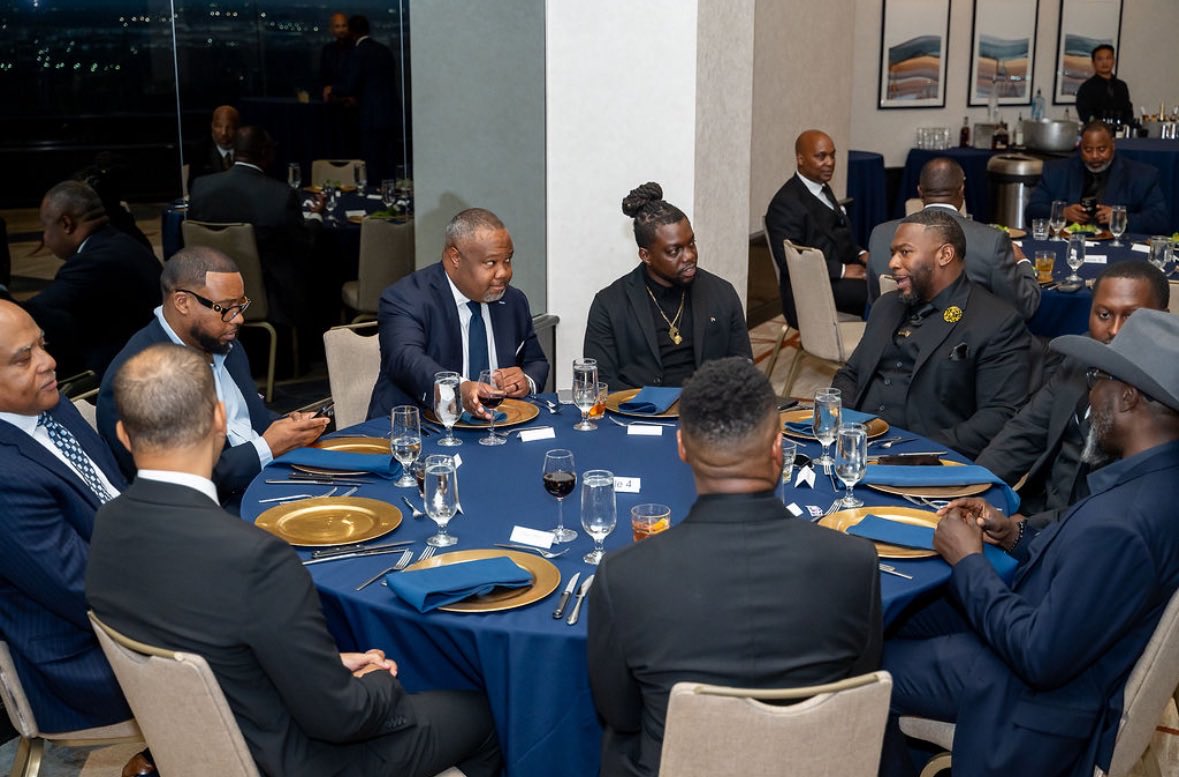 In Dallas: ~100 Black executive men, heart to heart, vision to vision. 🙏🏾
Brothers said, “This work matters — I want to be part of it.”
<a href="/SaaacamTx/">SAAACAM</a> stands against erasure — building legacy.
Join us: become a member saaacam.org
#BlackHistory #Legacy #SAAACAM #OnTheMove