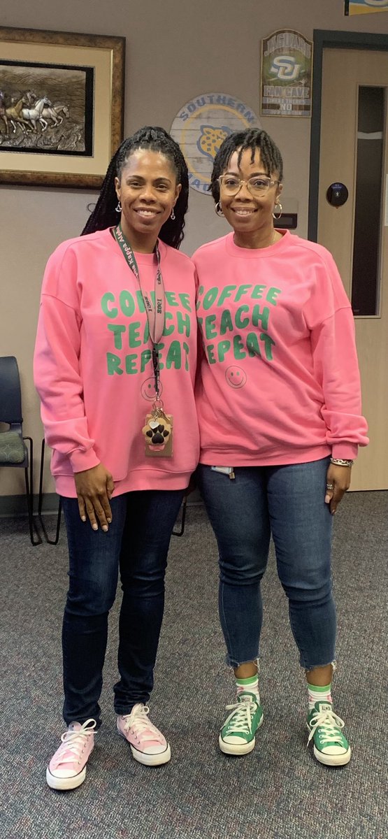 Kicking off Homecoming Week with Twin Day! ⁦<a href="/ODMSMustangs/">O'Donnell Middle</a>⁩ ⁦<a href="/JournalismOdms/">ODMSYearbook</a>⁩