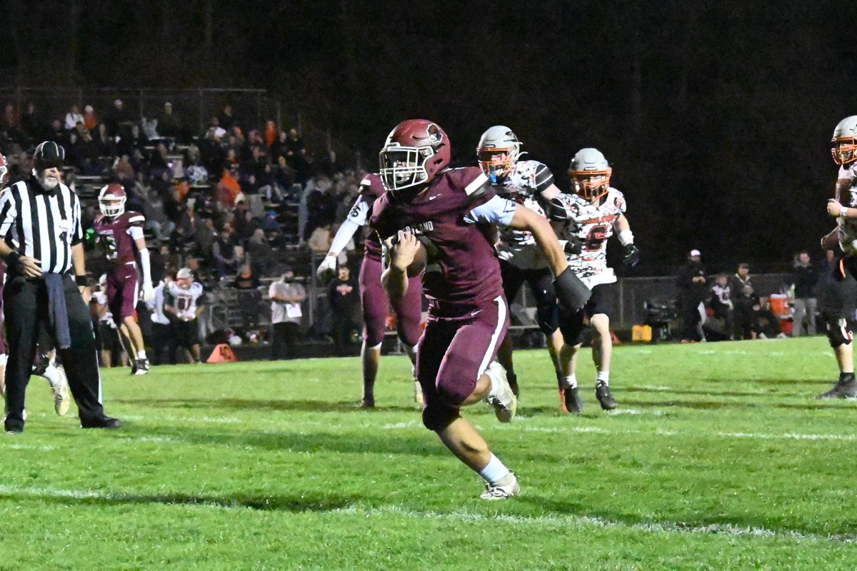 Portland football secures outright CAAC White Championship with 49-7 win over Charlotte

theportlandbeacon.com/single-post/po…