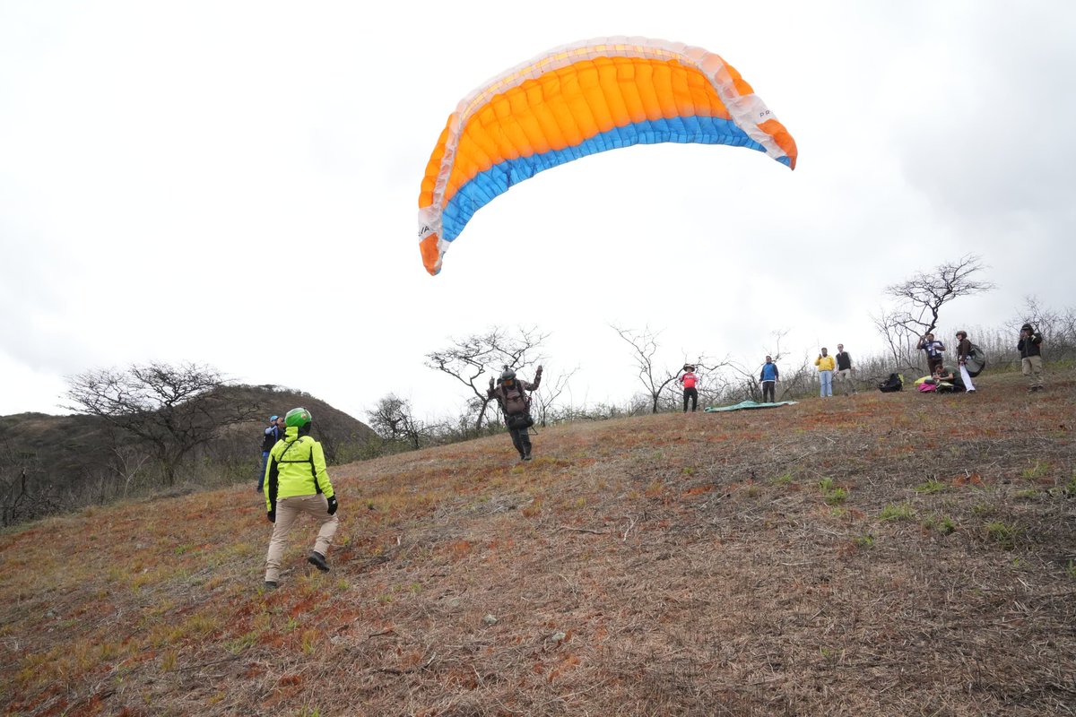 AzuayPrefectura's tweet image. ¡Momentos de adrenalina y pura emoción en el Festival de Parapente en #SantaIsabel! 😎 🙌

Ya esperamos la próxima aventura en el aire. ☁️🪂

#AzuayExtremo
#AzuayEsElDestino
#VisitAzuay
#JotaLloretPrefecto
#AzuayMeEncanta