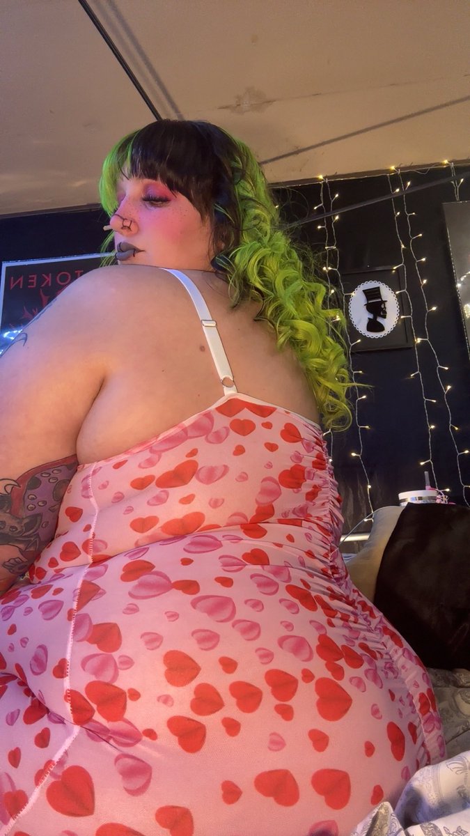 plussizegothicc's tweet photo. https://t.co/nBXlcZs69Y