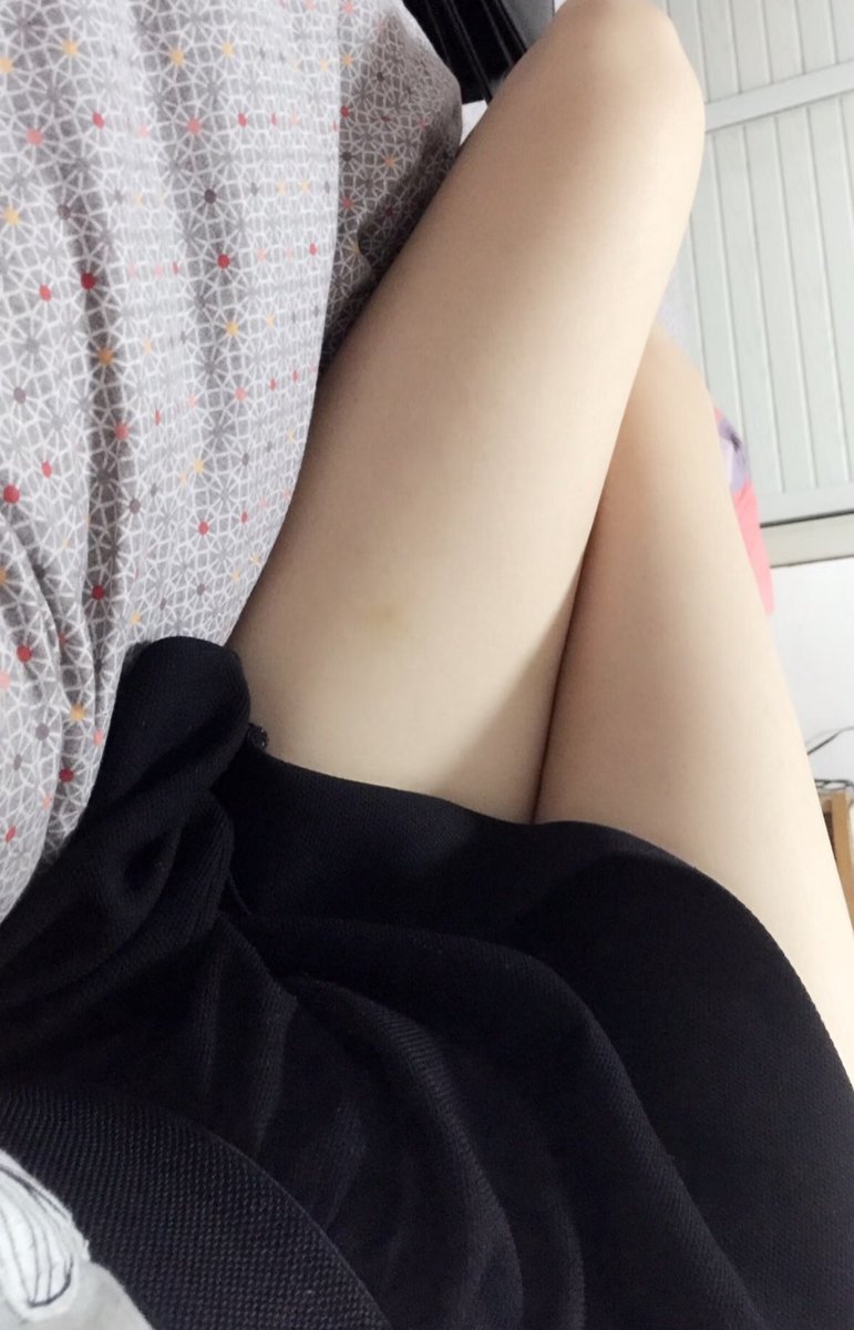 这性感的大长腿有没有想法射在大腿上，然后在来👅，约两个有经验的来射。