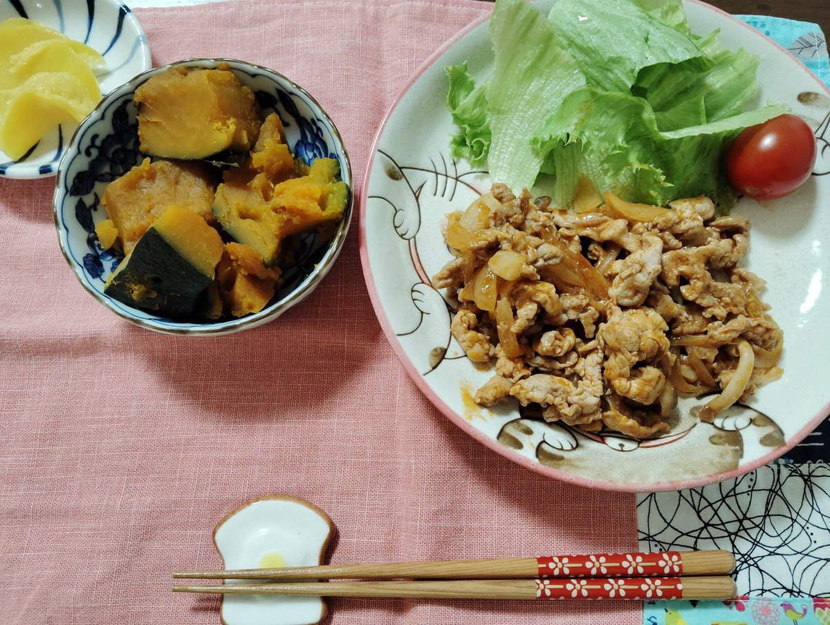 昨日バタバタしてホームの夕食上げそびれました😊
かぼちゃの煮付け、ポークケチャップ、漬け物、ご飯みそ汁でした。
今朝は、更に新しい仕事の打診があり、話し合いしてたので時間が無くて写真も撮れませんでした。(泣)